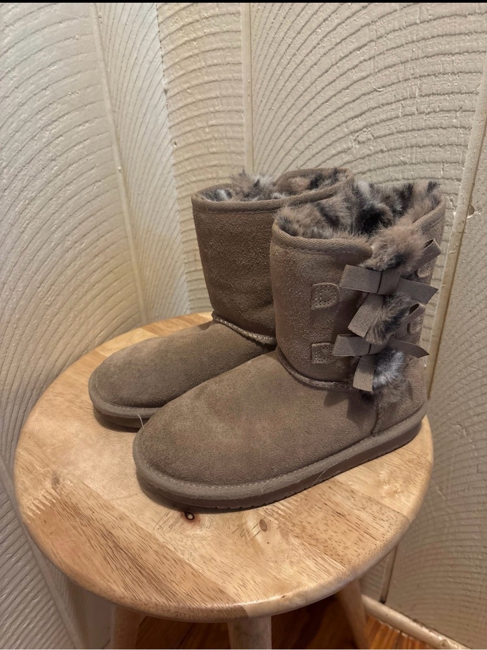 Koolaburra Kids Brown Suede Faux Fur Bow Boots